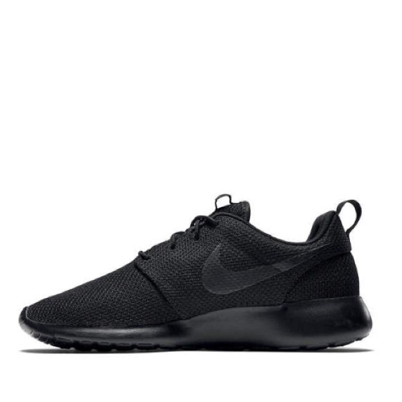 nike roshe run one all black